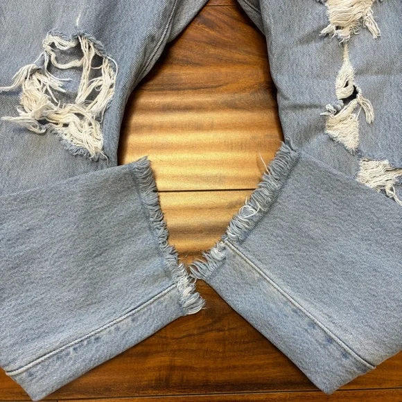 Levi’s Wedgie Jean Button Distressed Frayed Hem Cotton size 29 - Picture 6 of 11